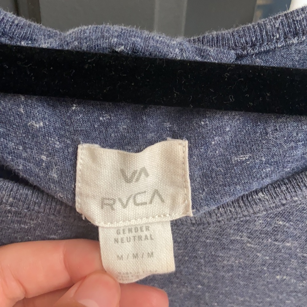 LAST Call! RVCA tank - Picture 3 of 7